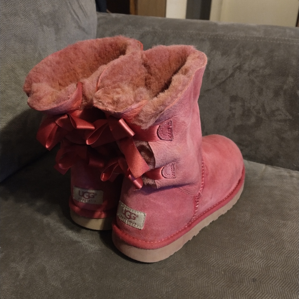Uggs Pink ribbon bow